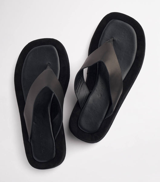 Tony Bianco Ives Black Como 3.5cm スライドサンダル 黒 | JPEAH37448