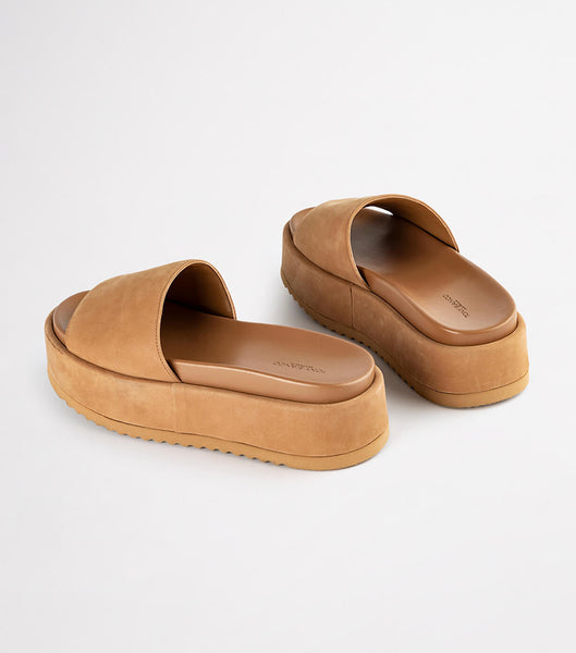 Tony Bianco Rio Caramel Phoenix 6cm フラットサンダル 赤 | SJPVO15422